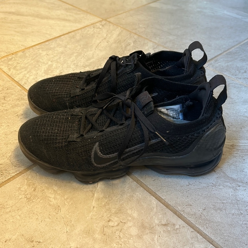 Nike Air VaporMax 2021 FK DH4084-001 Men’s Black Sneakers. Gently used condition